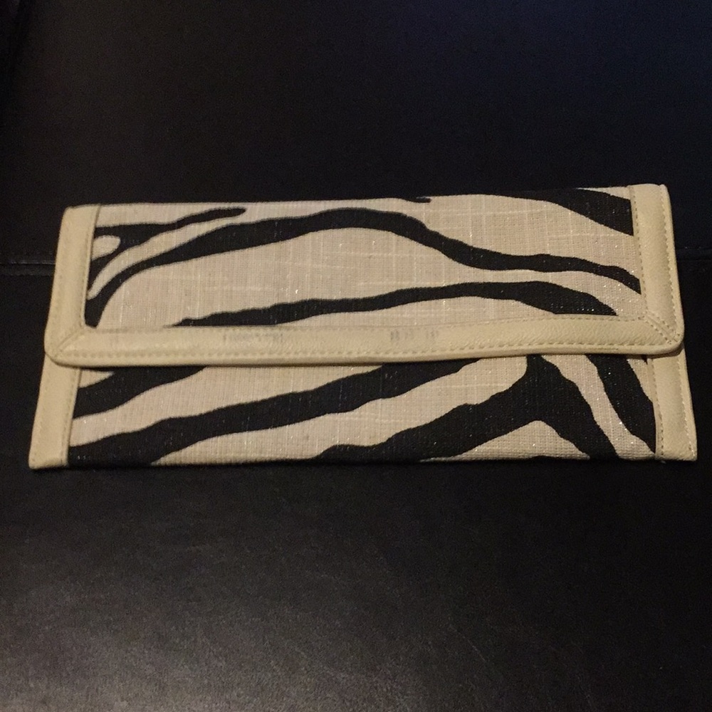 Cute creme/black clutch